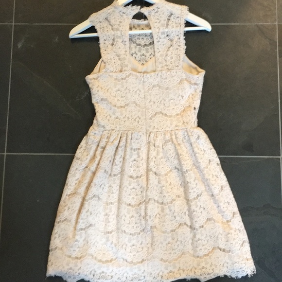 Cream Lace Dress - Picture 2 of 2